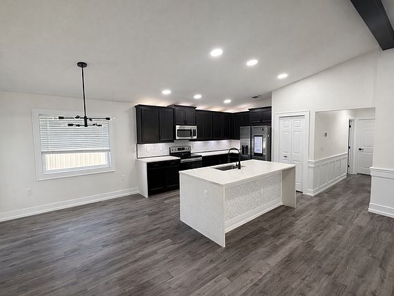 3rd image of 406 Pentas Ln