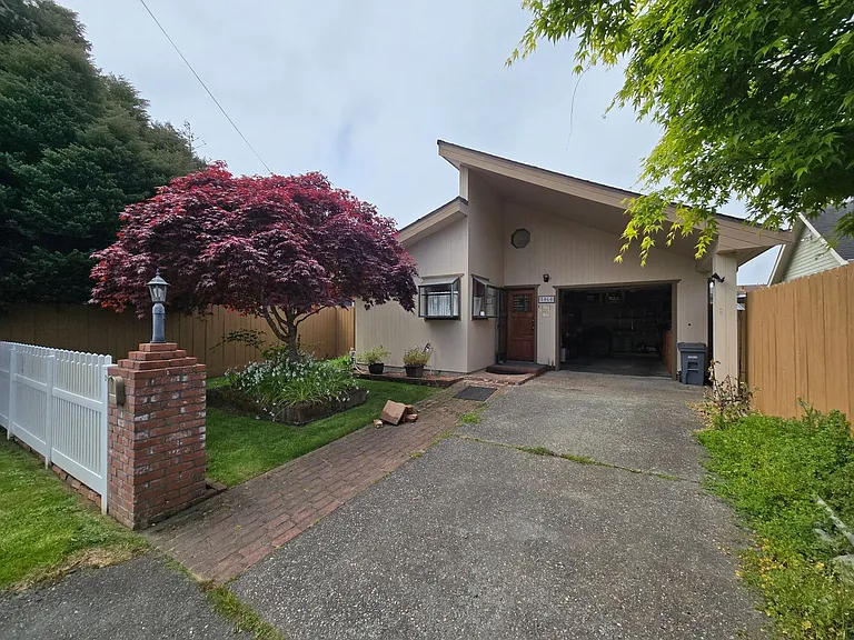5060 Meyers Ave — Photo 2