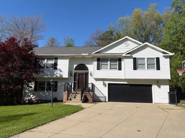 2989 Fox Burrow Dr, Stow, OH 44224