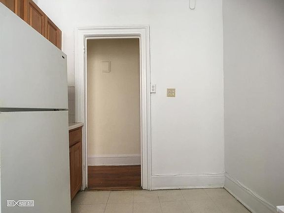 2nd image of 3035 34th St APT B4