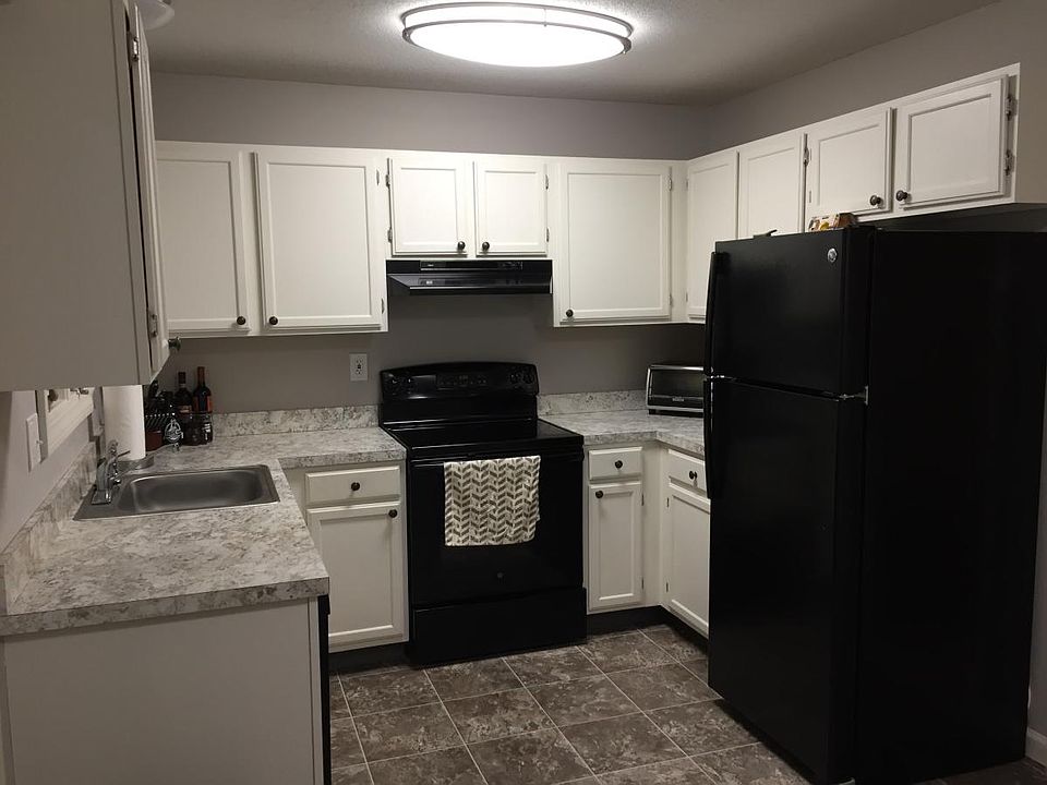 1st image of 18 Windwood Dr #18