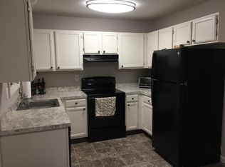18 Windwood Dr #18, Windsor Locks, CT 06096