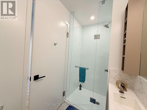 4th image of 319 Jarvis St #2710