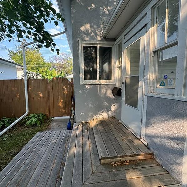 Winnipeg Apartment for rent - 3 Bedrooms — photo 13