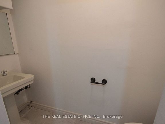5th image of 2444 Kingston Rd Unit 1
