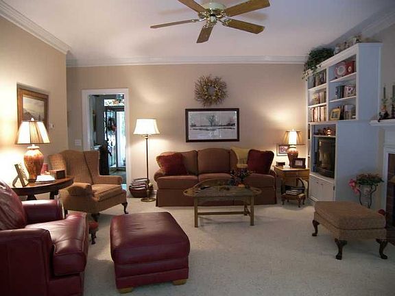 Great Room w/gas log FP