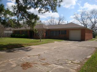 1906 Horn Rd, Bay City, TX 77414