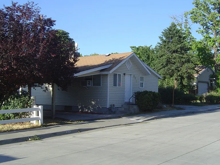 917 E Forest View Ave — Photo 2