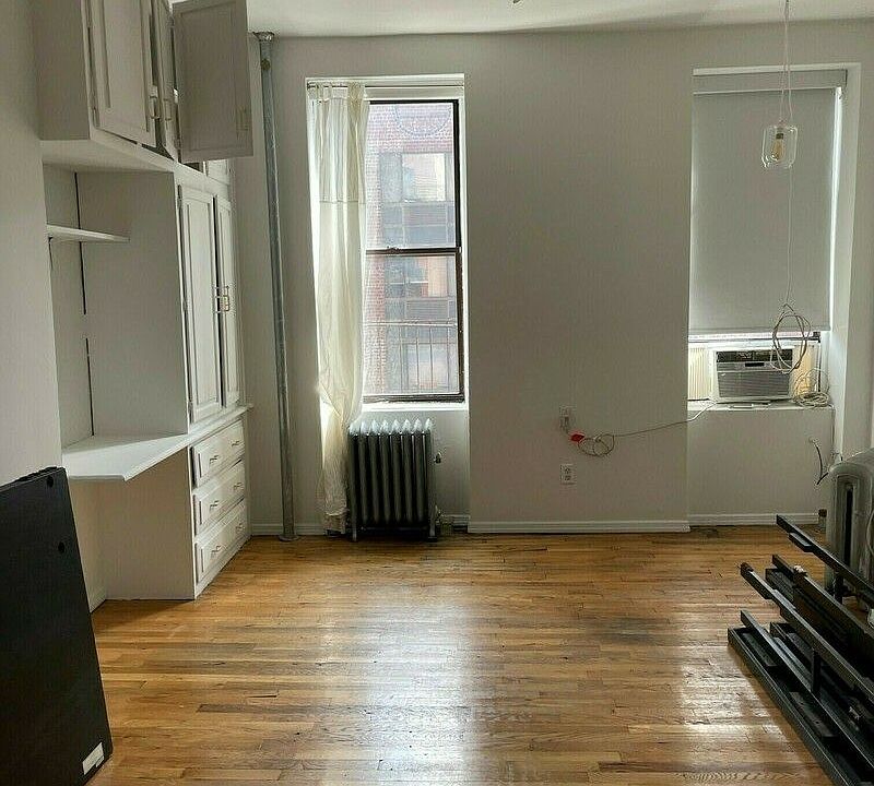 1st image of 174 Grand St #3A