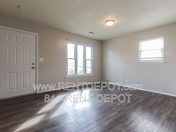 3rd image of 1734 S New York Ave