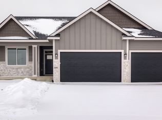 704 NE Doe Pointe Dr, Ankeny, IA 50021