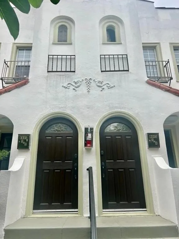 4447 Willowbrook ave Los Angeles — Photo 1