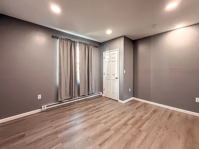 305 Willow St #R — Photo 8