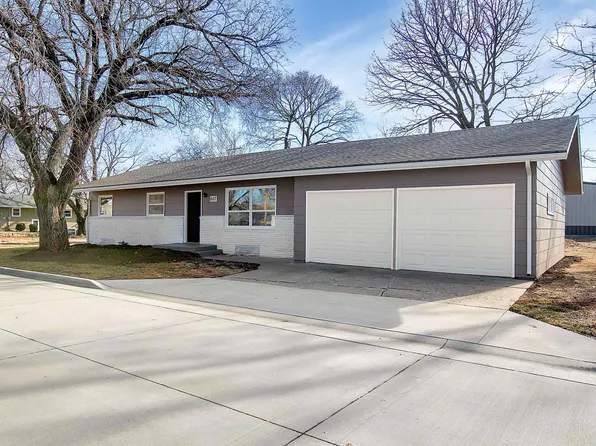 607 E C St, Hillsboro, KS 67063