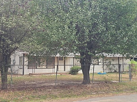 3rd image of 520 N Live Oak St
