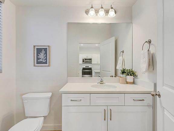 5th image of 238 W Paramount Ave #102