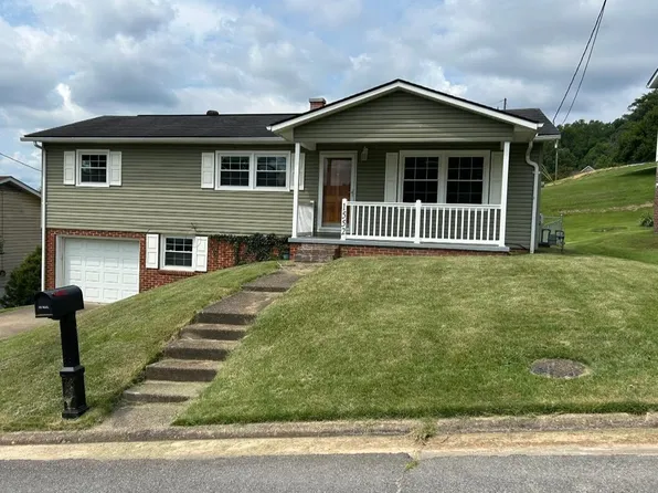 1552 Greenbrier Dr, Huntington, WV 25704