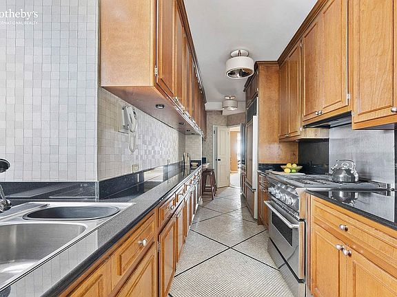 5th image of 875 5th Ave #11E