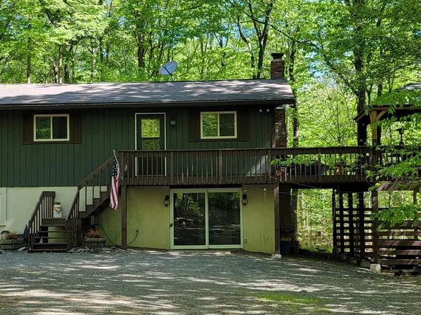 97 Norton Dr, Gouldsboro, PA 18424