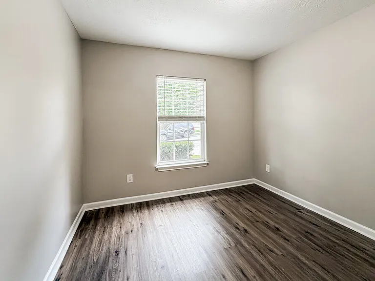 804 Birchmill Point N — Photo 13