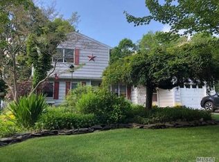 39 Brandywine Dr, Mastic, NY 11950