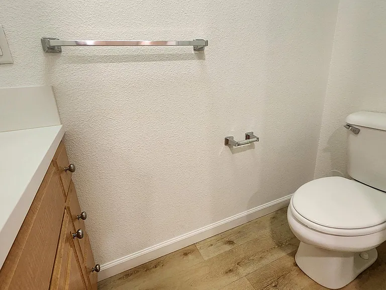 1033 S St #6 — Photo 17