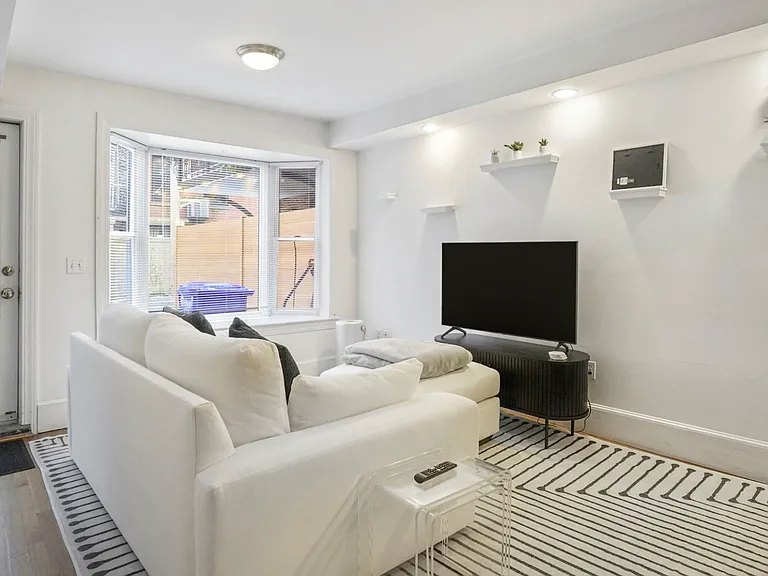 5 Dartmouth Pl #1 — Photo 2