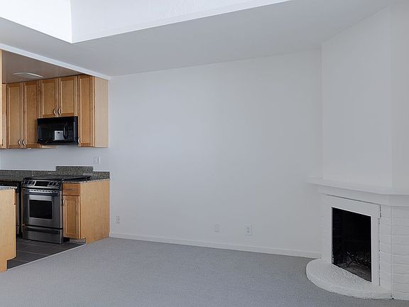 3rd image of 439 Greenwich St #16