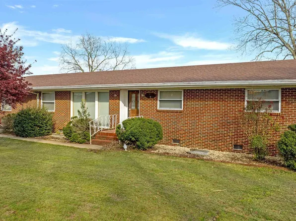 61 Rains Ave SE, Rainsville, AL 35986