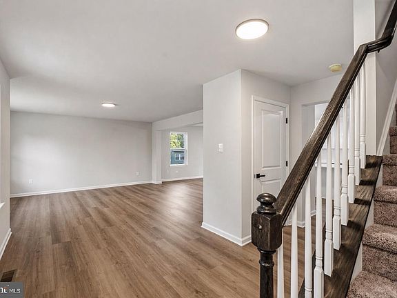 5th image of 212 Lotus Ave