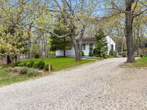 9 Karlsruhe Cross Hwy, East Hampton, NY 11937