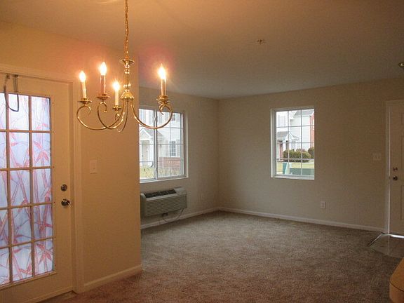 3rd image of 152 Bertram Dr Unit H
