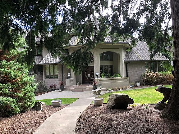 5th image of 310 Lilac Dr
