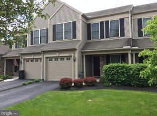 2082 Deer Run Dr, Hummelstown, PA 17036