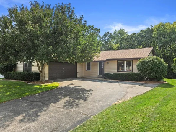 1010 Burrie LANE, Waukesha, WI 53188