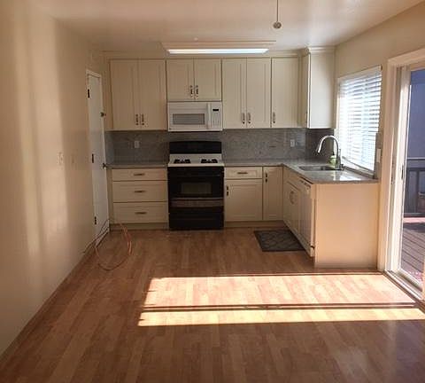 2nd image of 816 Sunnypark Ct