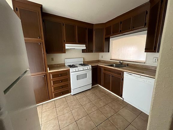 2nd image of 1506 Phoenix Dr #14