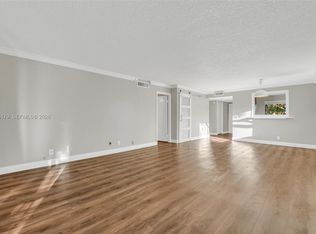 402 Lakeview Dr APT 201, Fort Lauderdale, FL 33326