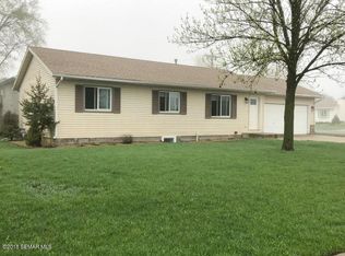1005 22nd St NE, Owatonna, MN 55060