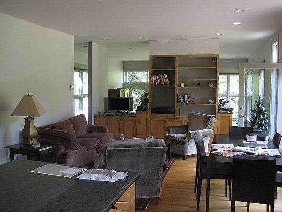 4th image of 83 Algonquin Dr