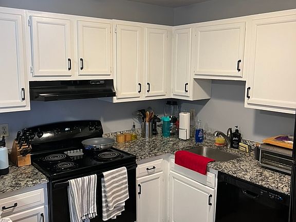 5th image of 367 Woonasquatucket Ave APT 5