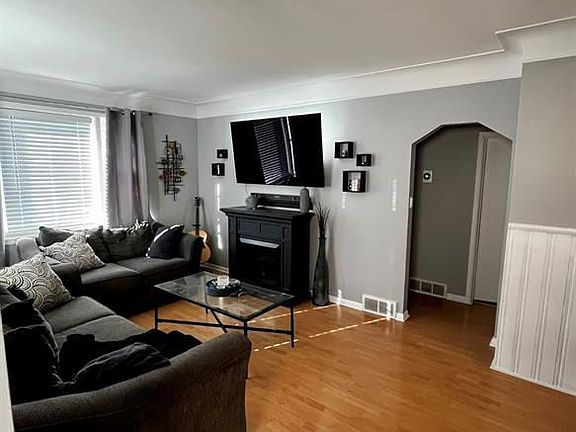 4th image of 1094 Villaire Ave