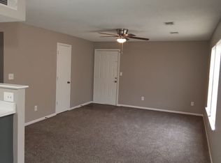 208 W Meadow St APT A, Smithville, MO 64089
