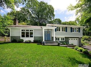 10 Woodridge Ln, Sea Cliff, NY 11579