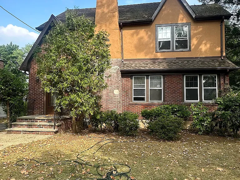 325 Bogert Ave — Photo 3