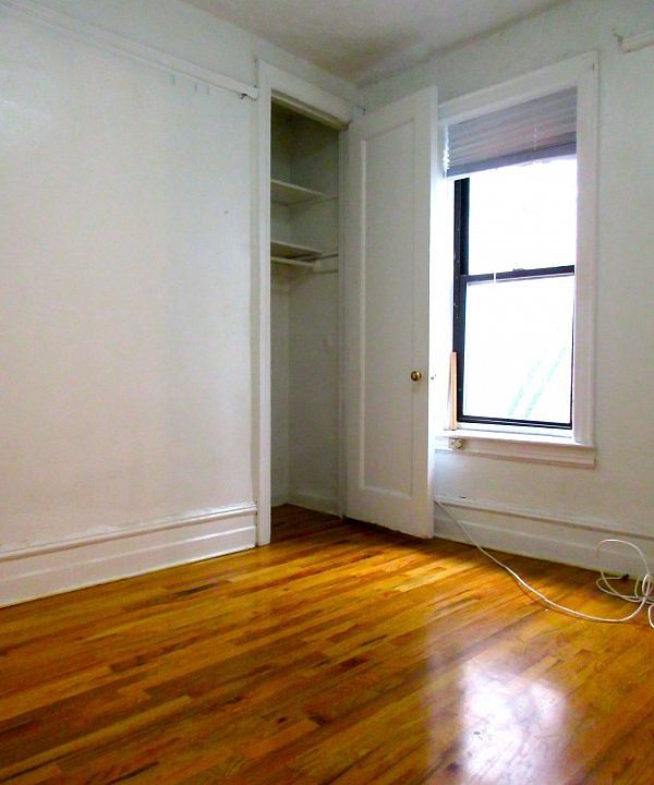 2nd image of 540 Manhattan Ave APT 5A