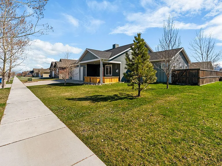 1604 Drummond Blvd — Photo 3