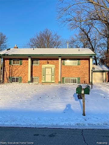 1st image of 2532 Woodstock Dr