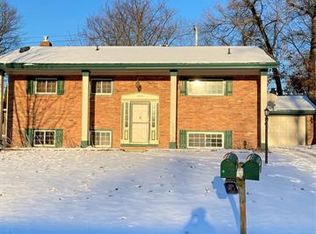 2532 Woodstock Dr, Port Huron, MI 48060