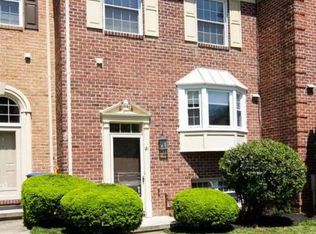 21 Valley Crossing Cir, Cockeysville, MD 21030
